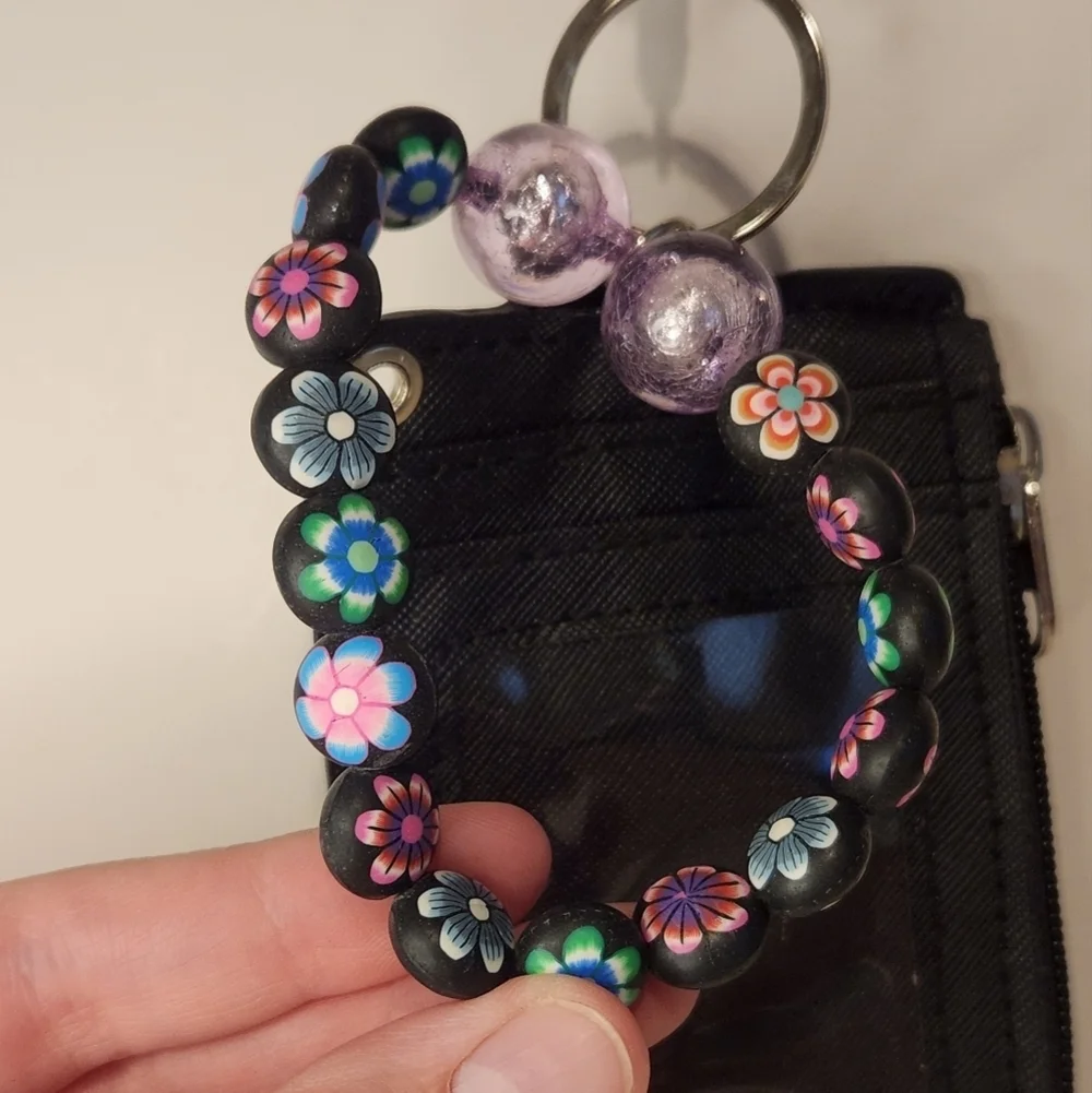 Like New 6 1/2” ID Wallet Beaded Bangle Keychain